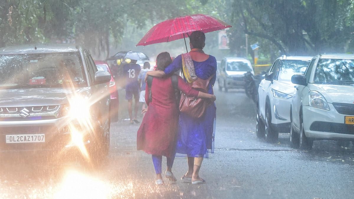 Rain batters Delhi for second consecutive day; Vehicles submerged underwater