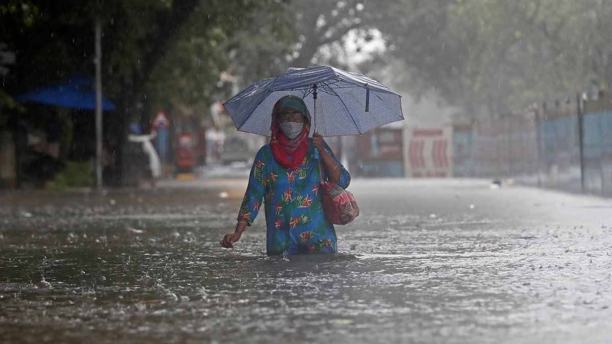  Incessant rains cripple daily life in Mumbai; See Pics