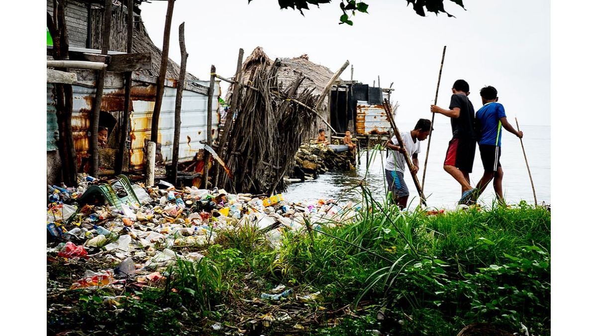 In the archipelago of islands off the coast of Panama, the indigenous communities of the Guna Yala tribe are suffering from a plastic invasion. Photo by Sophie Dingwall (The United Kingdom)
