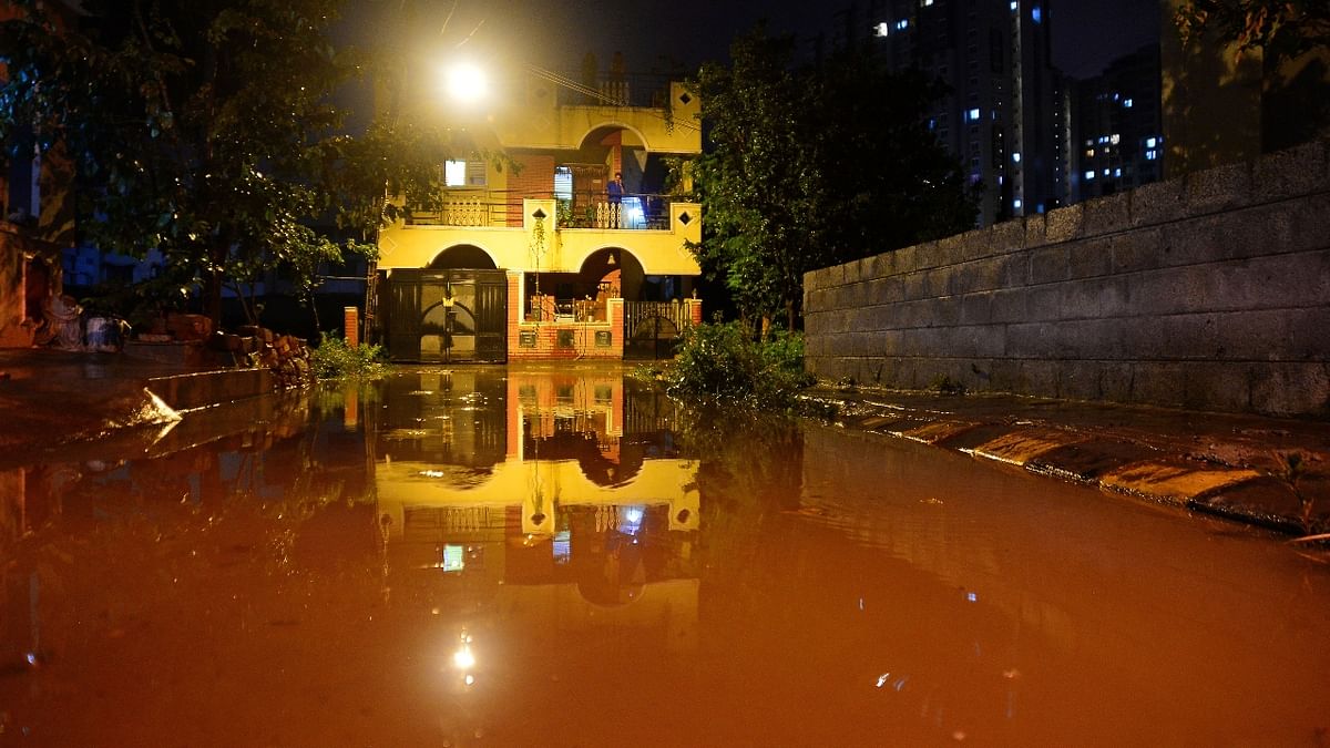 Heavy rain lashed the Bengaluru on Sunday (July 25), inundating roads in many places and flooding houses in low-lying areas. Credit: DH Photo/Ranju P