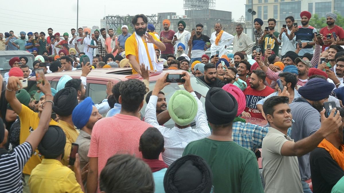 The protest gained momentum when Punjabi singer Babbu Mann reached the Ghazipur border to support the farmers protesting against three farm reform laws. Credit: PTI Photo