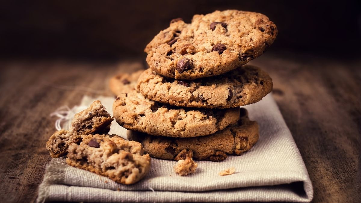 Choco-Oatmeal Cookies - On the lookout for a tasty mid-day treat? These oatmeal cookies might just be what you need. The best of gooey chocolate goodness and the right hint of fibre, this recipe requires brown sugar making it healthier than other alternatives. Credit: Special Arrangement