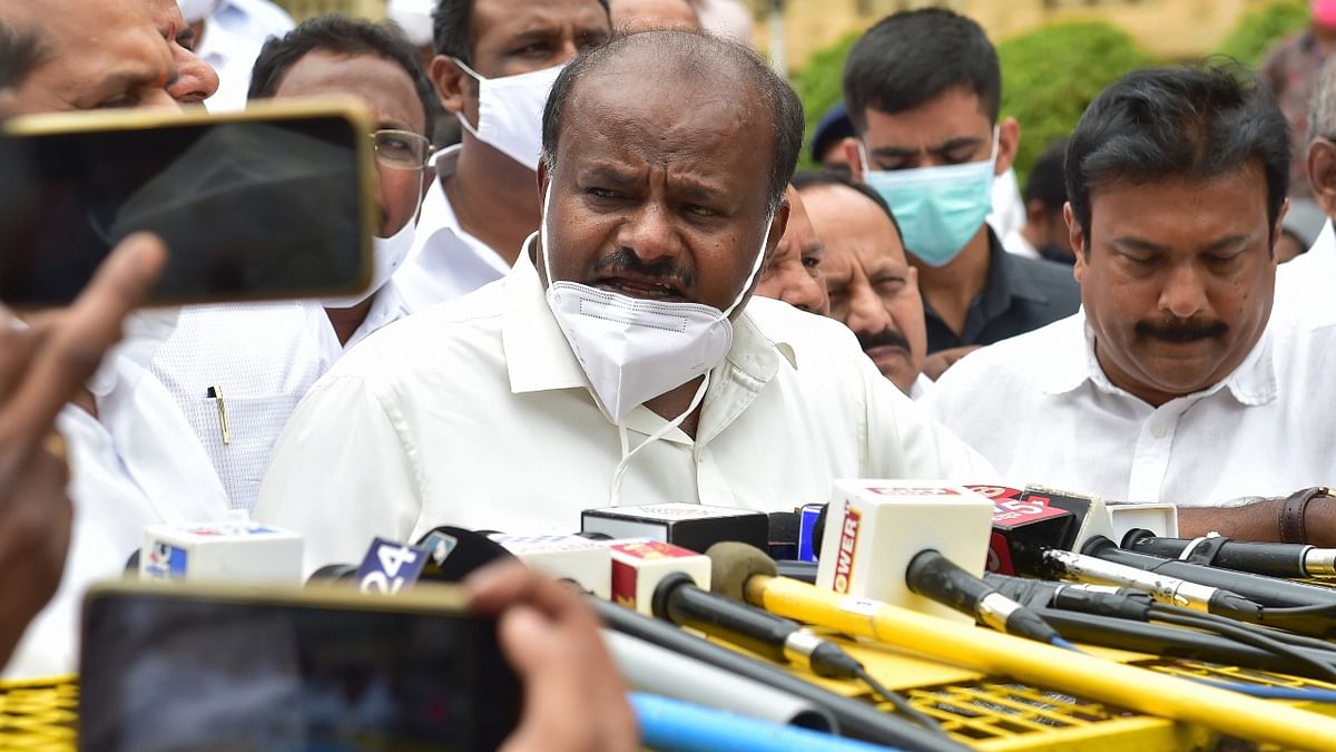 The Mekedatu balancing reservoir-cum drinking water project has been at the centre of the row between the states of Karnataka and Tamil Nadu. In this photo, HDK is seen interacting with mediapersons at Raj Bhavan. Credit: PTI Photo