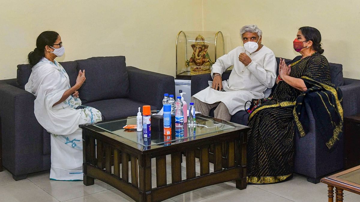 Celebrity couple Javed Akhtar and Shabana Azmi met West Bengal CM Mamata Banerjee in Delhi on July 29. They met Banerjee to