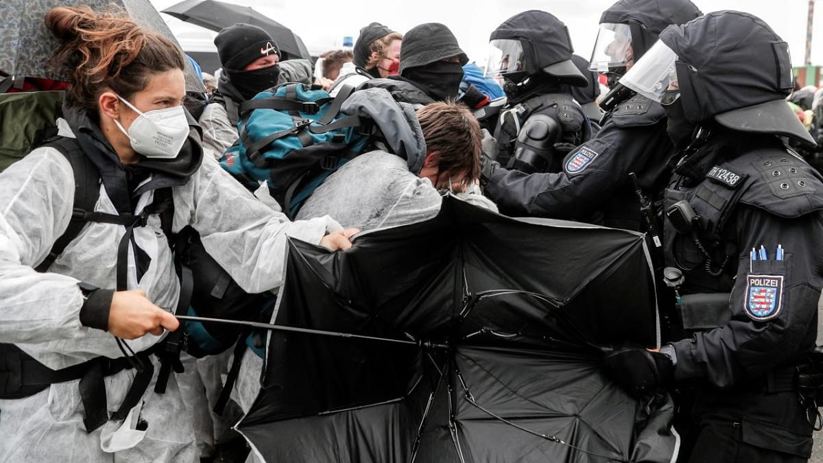 Police officers clash with climate activists from the movement Ende Gelaende in Brunsbuettel, Germany. Credit: Reuters Photo