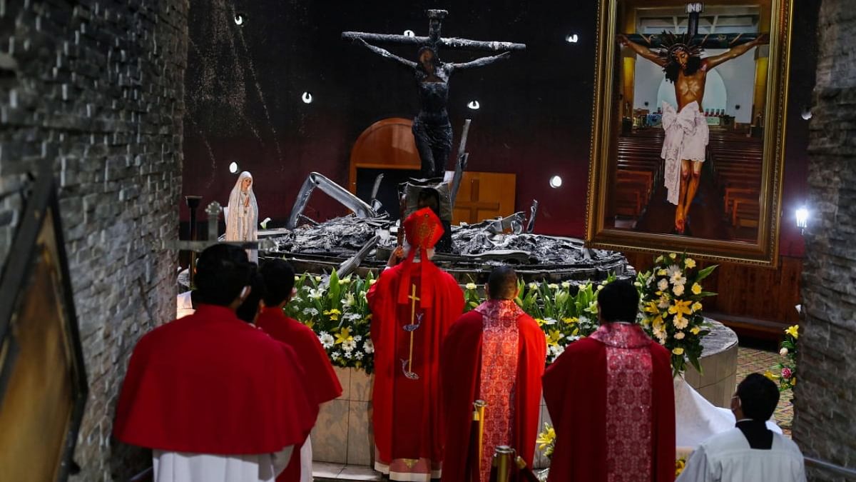 Cardinal Leopoldo Brenes and priests pray during a mass to mark the first anniversary of the attack against the chapel of the Metropolitan Cathedral, where an image of the Blood of Christ was severely damaged in Managua. Credit: Reuters Photo