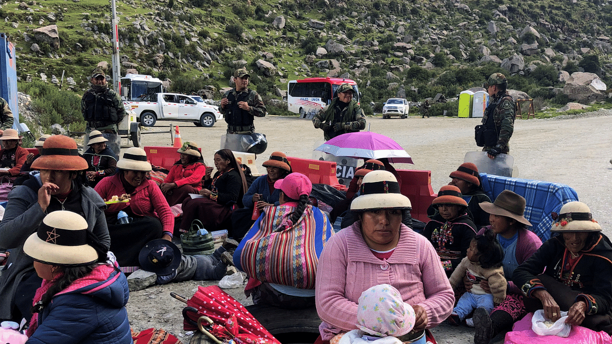 Protestors block cooper mine access road in Fuerabamba, Apurimac, Perú. Credit: Reuters Photo