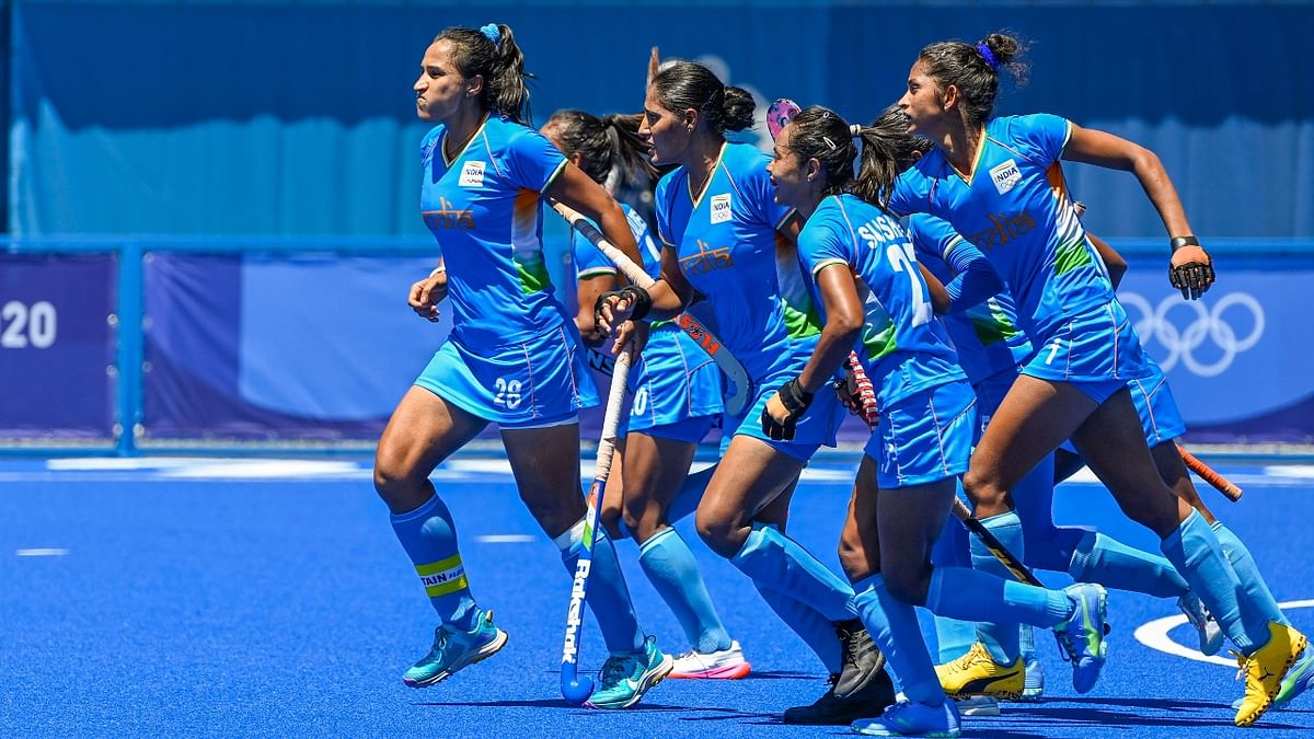 Indian women's hockey team finishes 4th at Olympics after losing to Great  Britain; See match pics!