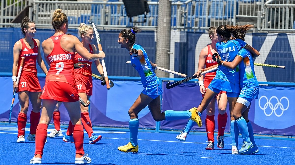 Indian women's hockey team finishes 4th at Olympics after losing to Great  Britain; See match pics!