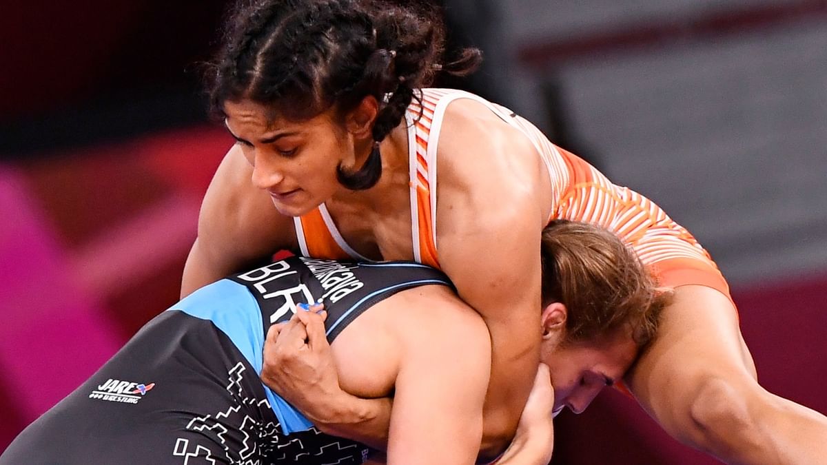 Vinesh used all her might but Vanesa's defence would not crumble. Credit: Reuters Photo