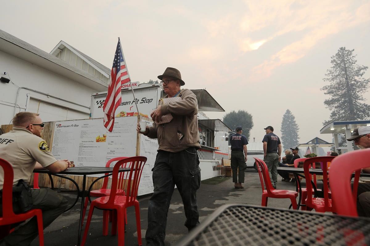 Residents and first responders are treated to a free meal from a local vendor, as the Dixie fire approaches, in Greenville, California. Credit: Reuters Photo