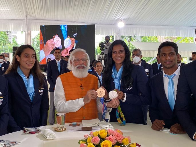 Medal that made India proud! PV Sindhu and PM Modi with her medals.