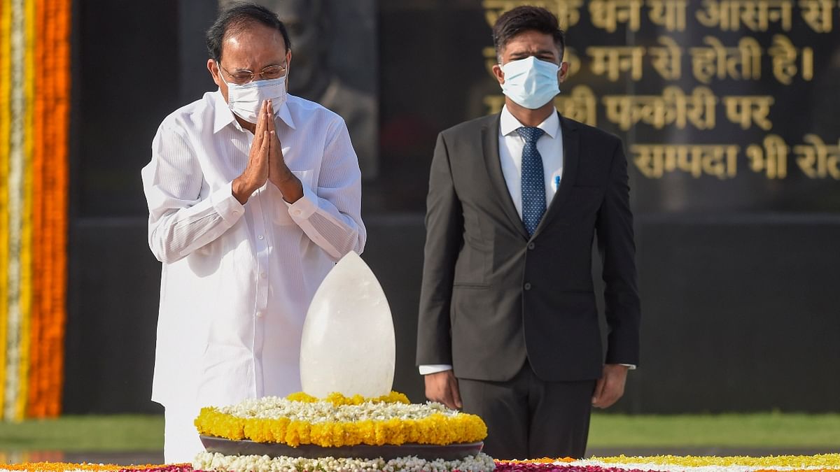 Vice President M Venkaiah Naidu pays tribute to former PM Atal Bihari Vajpayee on his death anniversary, at Sadaiv Atal in New Delhi. Credit: PTI Photo