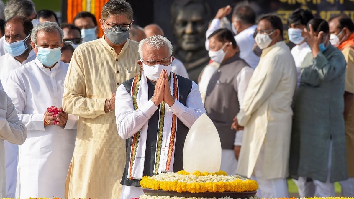 Haryana Chief Minister Manohar Lal Khattar pays tribute to former PM Atal Bihari Vajpayee on his death anniversary, at Sadaiv Atal in New Delhi. Credit: PTI Photo
