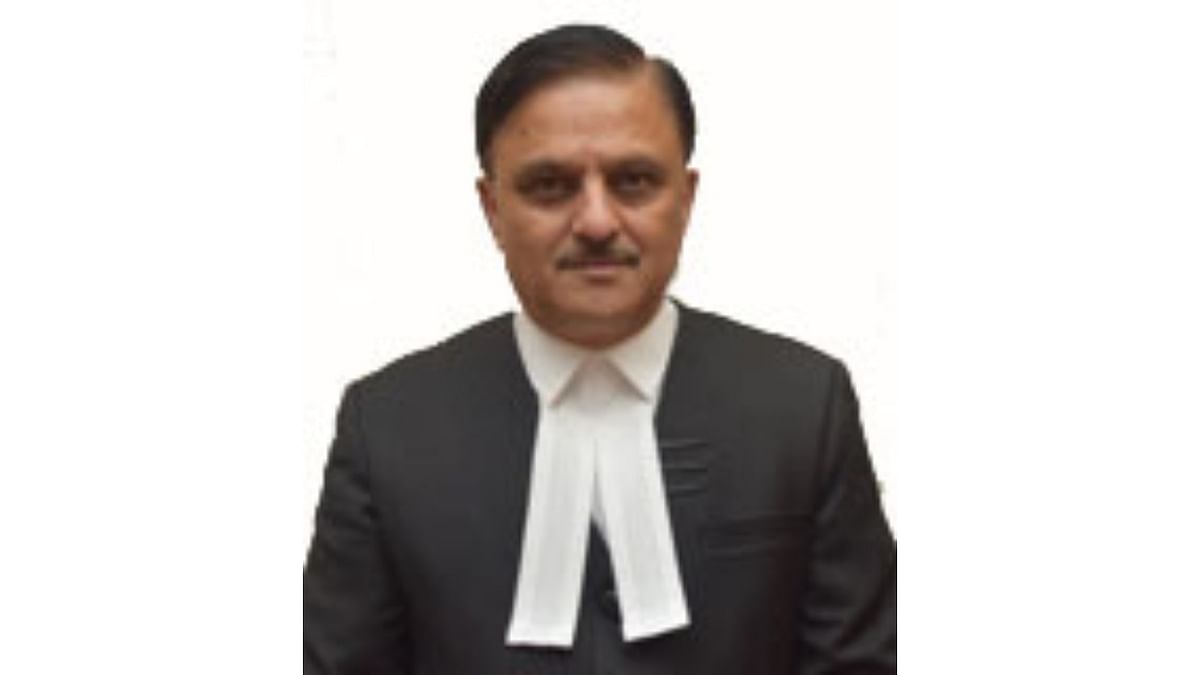 Justice Abhay Shreeniwas Oka | The Chief Justice of the Karnataka High Court is one of the chief justices of different high courts who have made it to the Supreme Court. Credit: karnatakajudiciary.kar.nic.in