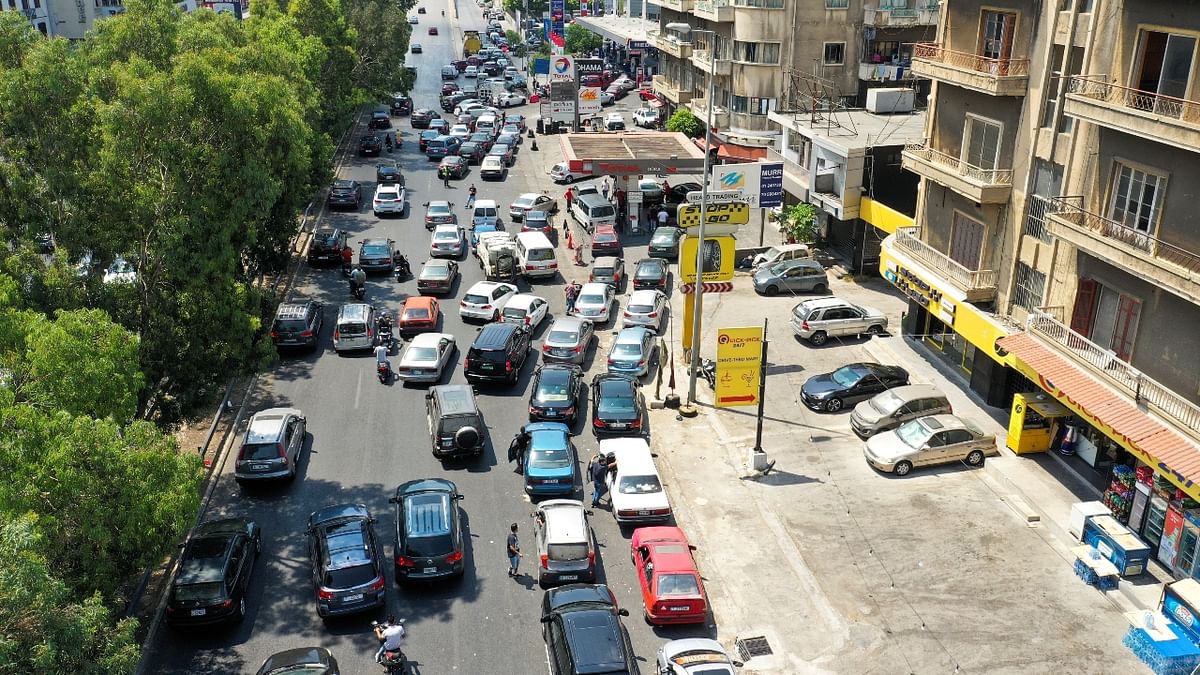 Cars queue to fuel up at a gas station in Dora, Lebanon. Credit: Reuters Photo