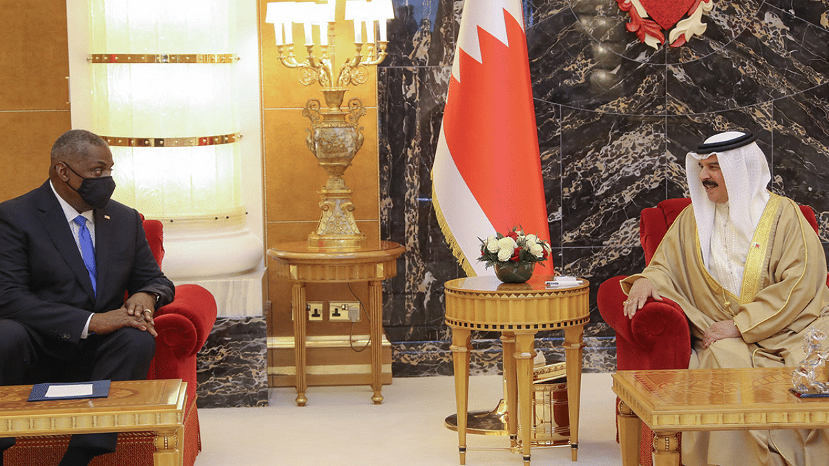 Bahrain's King Hamad bin Isa Al-Khalifa (R) meeting with US Defense Secretary Lloyd Austin (L) in Manama. Credit: AFP Photo