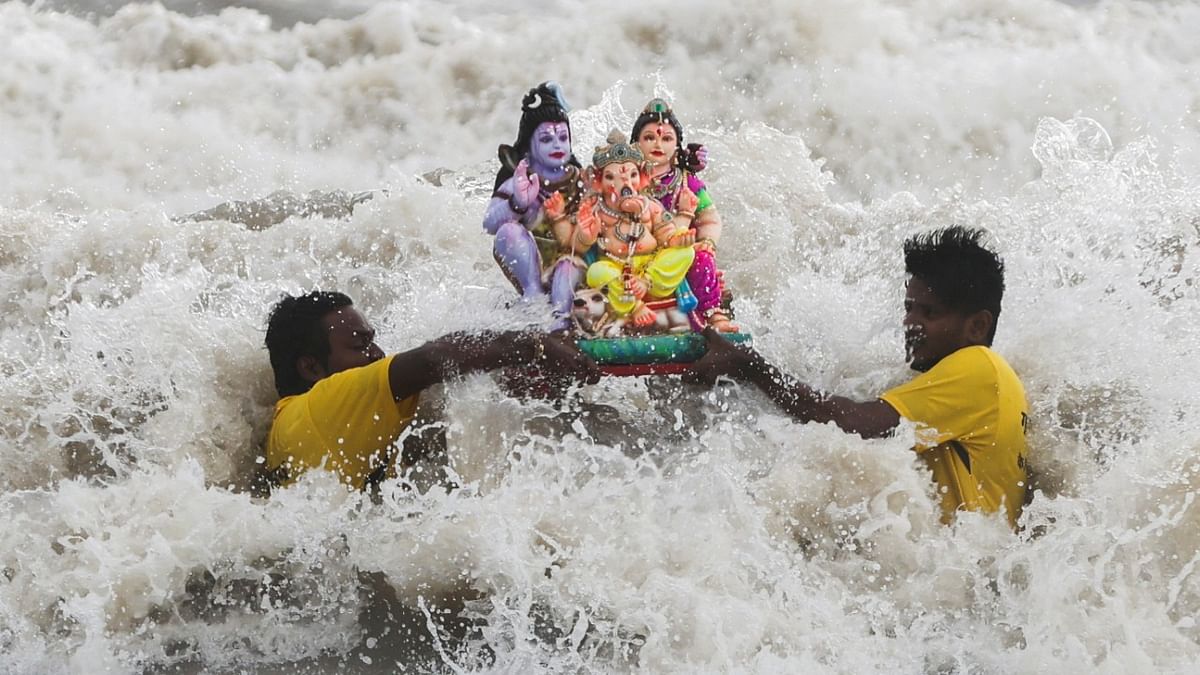 People carry an idol of Lord Ganesh, to immerse it off the coast of the Arabian sea during the Ganesh Chaturthi festival in Mumbai. Credit: Reuters Photo