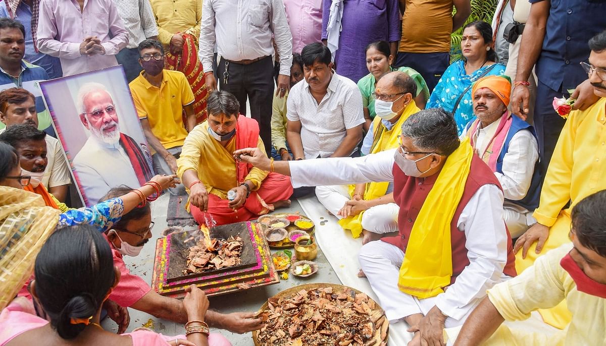 BJP leader Ravi Shankar Prasad performs rituals at Sai Temple to celebrate 71st birthday of Prime Minister Narendra Modi, in Patna. Credit: PTI Photo