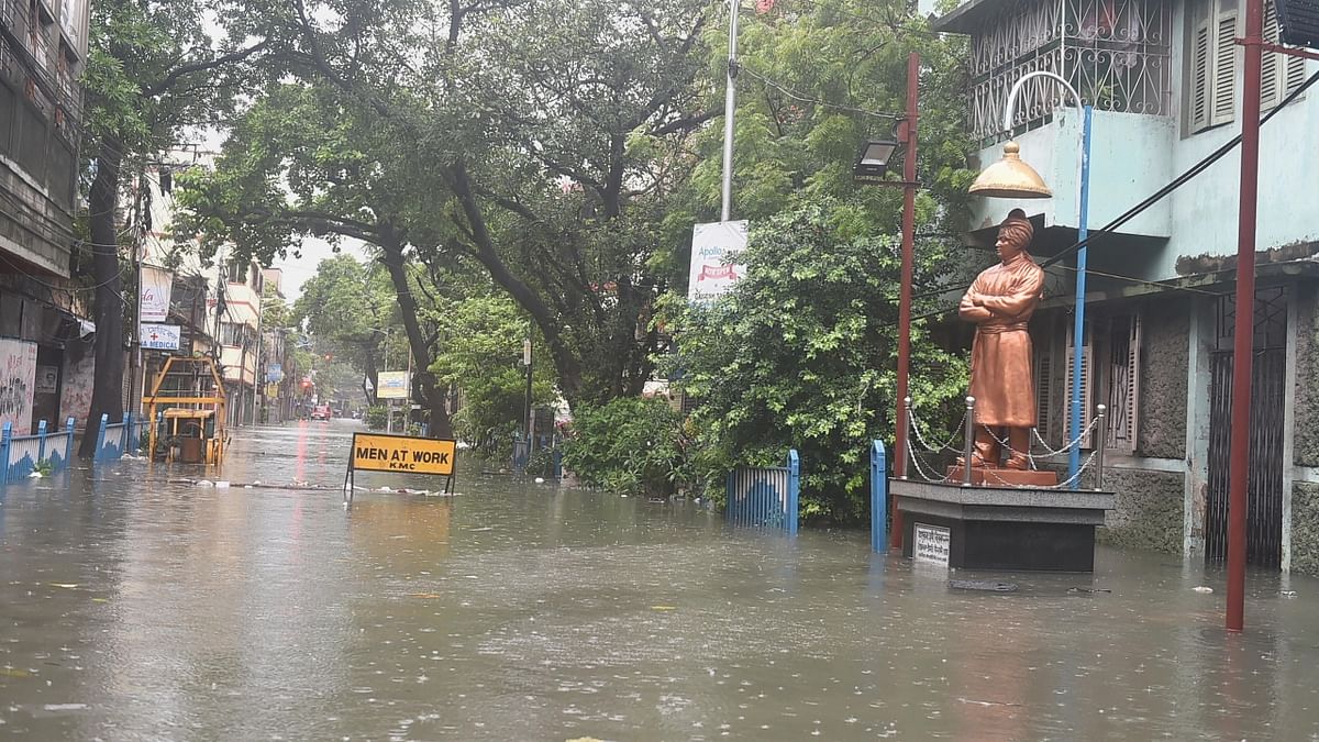 Indicating no succour, the Met Department forecast light to moderate rain in all districts of south Bengal, with one or two spells of heavy rainfall and thundershowers, till September 20 morning. Credit: PTI Photo