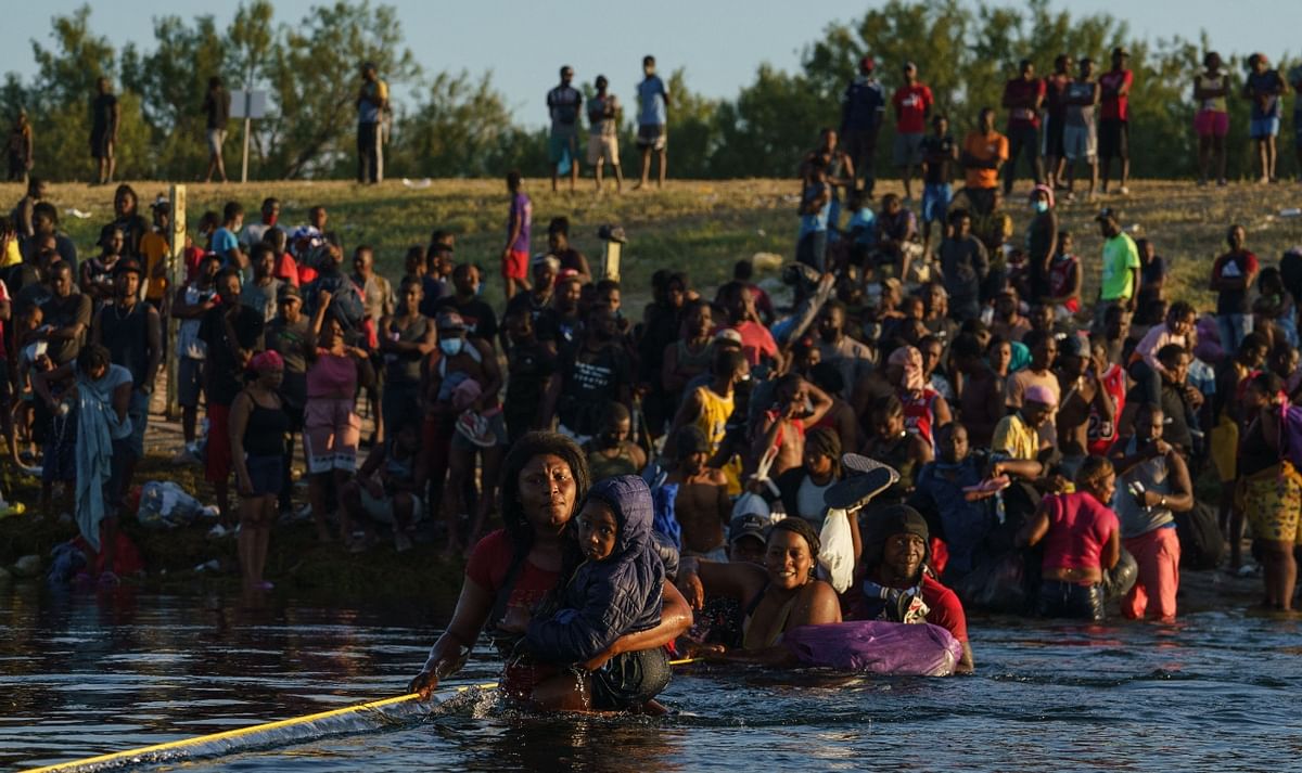 US authorities have moved to expel many of the more than 12,000 migrants who were camped around a bridge in Del Rio, Texas, after crossing from Ciudad Acuña, Mexico. Credit: AFP Photo