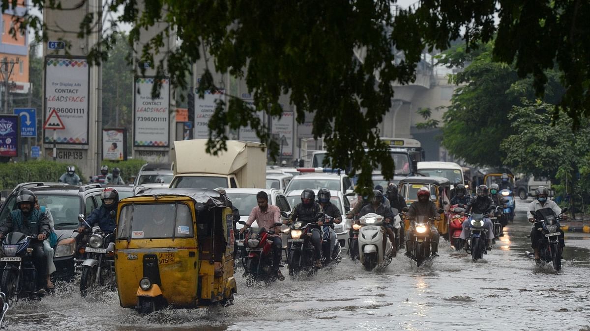 The IMD, which issued a red alert to 14 districts of the State, warned of heavy to very heavy rain with extremely heavy rain that are very likely to occur at isolated places in Telangana. Credit: AFP Photo