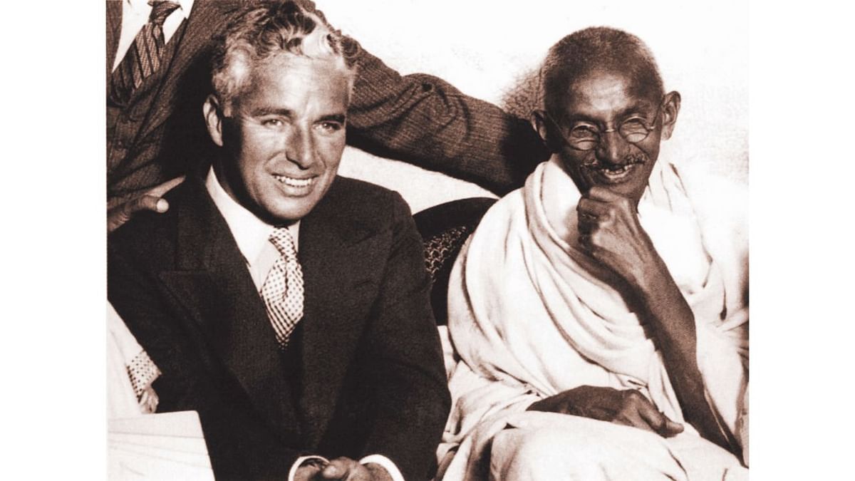 Check out this vintage photo of MK Gandhi with Charlie Chaplin during his visit to London in 1931. Credit: www.gandhi.gov.in