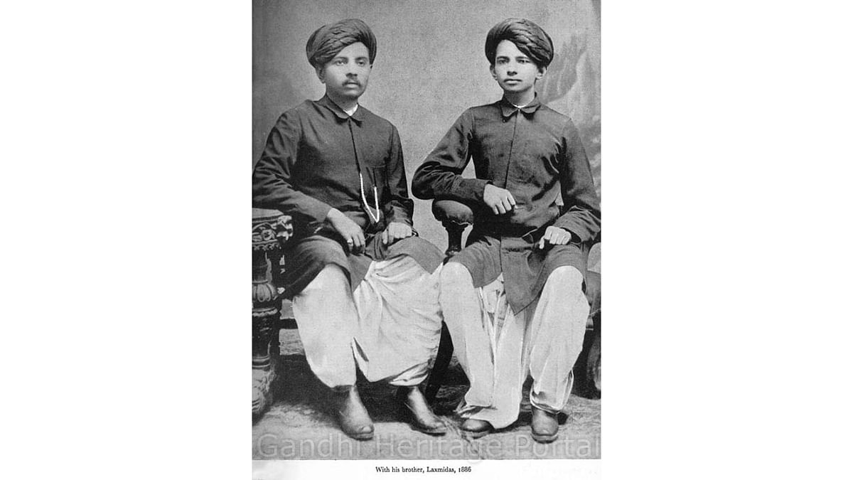 Here MK Gandhi is seen with his brother Laxmidas. Credit: www.gandhi.gov.in