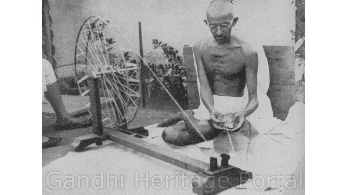 Gandhiji at wheel in Sabarmati Ashram, 1925. Credit: www.gandhi.gov.in