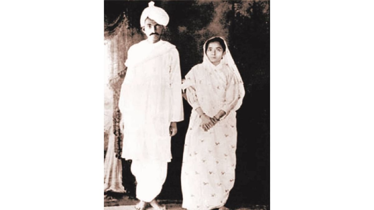 Gandhiji and Kasturba on their return to India in 1915. Credit: www.gandhi.gov.in