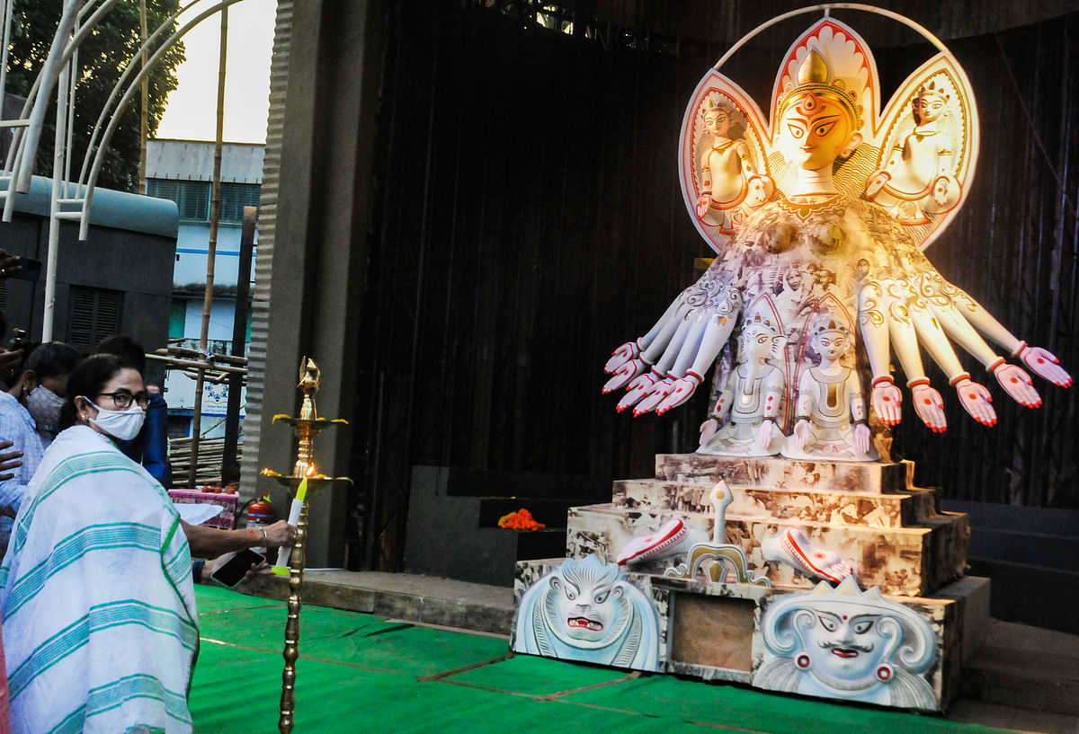 West Bengal Chief Minister Mamata Banerjee begins the 'puja' of Goddess Durga ahead of Durga Puja festival, at Naktala Udayan Sangha. Credit: PTI Photo