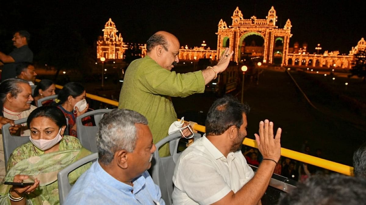 While greeting the people of Karnataka on Vijayadashami, Bommai announced extending the lighting of Mysuru city and palace for the next nine days so that tourists from other parts of the state and country can enjoy the scenic beauty of the royal city bathed in light at night. Credit: DH Photo
