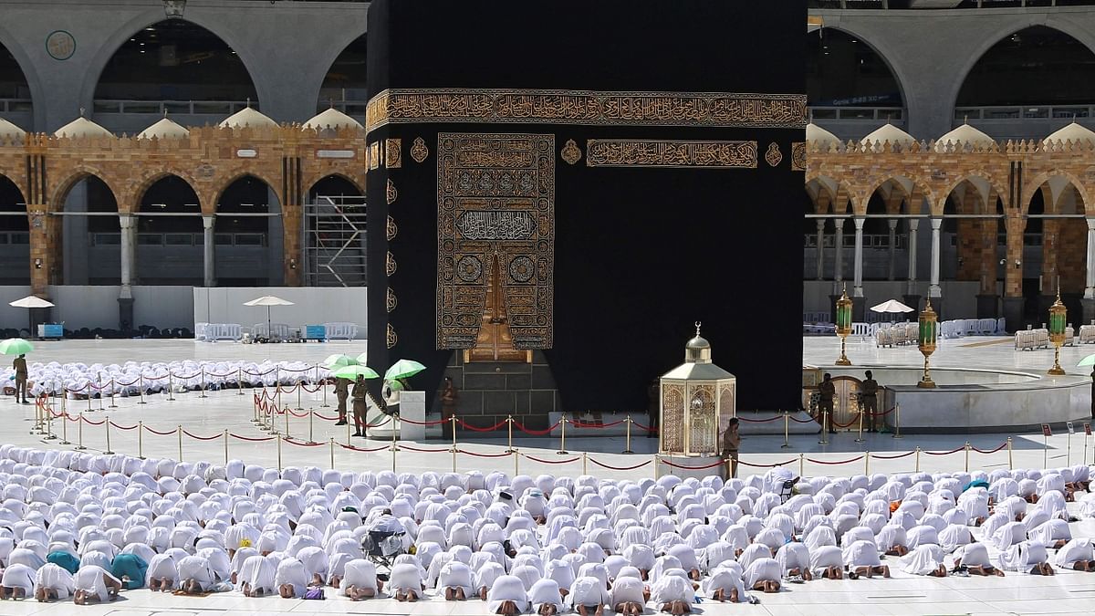 Social distancing norms dropped at Mecca's Grand Mosque