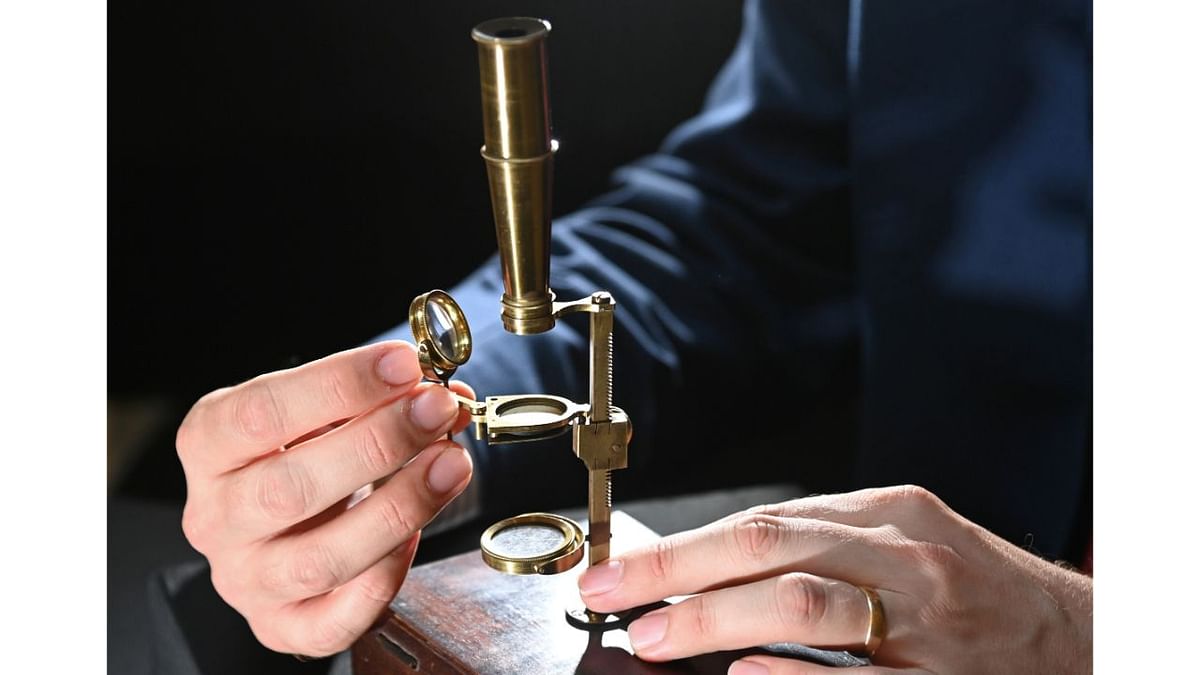 The microscope will be offered at Christie's Valuable Books & Manuscripts auction on Dec. 15, and has a price estimate of 250,000 - 350,000 pounds ($343,050 - $480,270). Credit: Reuters Photo
