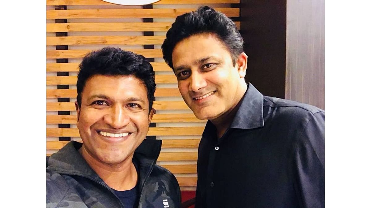 Puneeth's fan moment with cricketer Anil Kumble. Credit: Instagram/puneethrajkumar.official