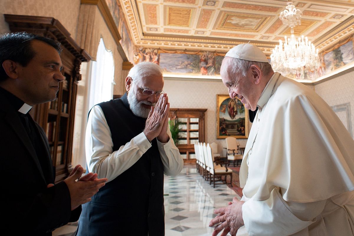 PM Narendra Modi met Pope Francis on Saturday during his trip to Rome for the G20 summit. Credit: AFP Photo