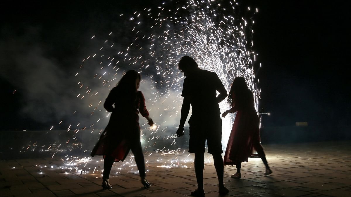 The Chhattisgarh government has issued directives that the National Green Tribunal's orders regarding the use of firecrackers should be implemented strictly during the coming Diwali festival and New Year celebrations. Firecrackers can be burst during Diwali and Guruparva from 8 pm to 10 pm; from 6 am to 8 am on Chhath Puja, and from 11.55 pm to 12.30 am on New Year and Christmas, the guidelines said. Credit: Reuters Photo