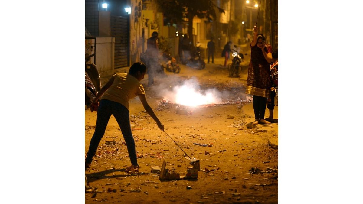 The Karnataka government has allowed the sale of only green crackers during Diwali and advised people to strictly adhere to the social distancing norms. It was issued guidelines amid fears of new Covid-19 outbreak. Credit: DH Photo/Satish Badiger