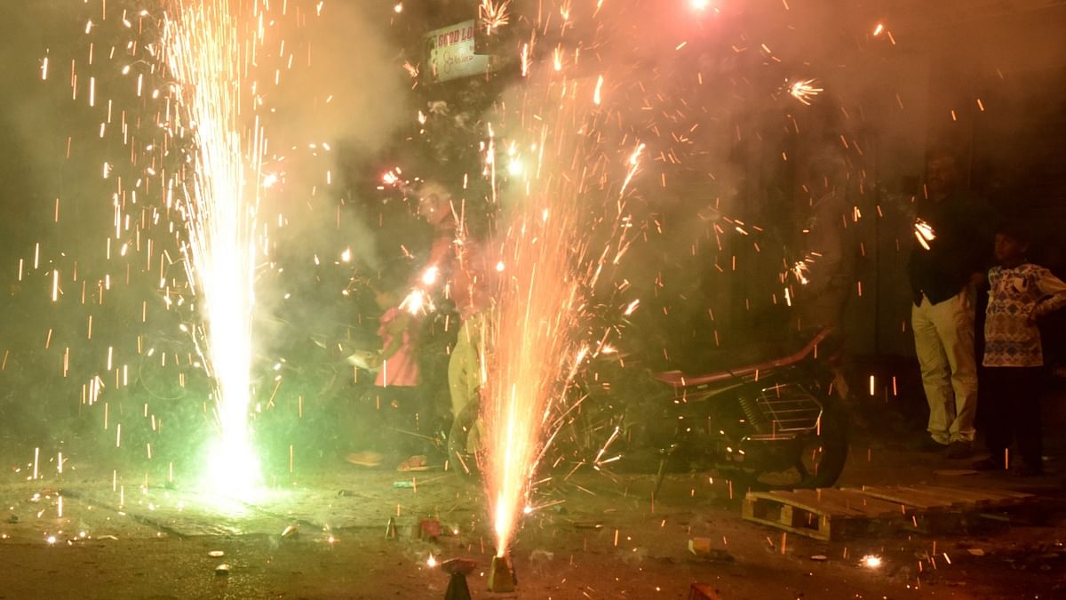 Limit usage of crackers: Burning crackers during festivals and weddings are one of the biggest contributors to air pollution. Very often it is noticed that the usage of crackers leads to smog which is extremely dangerous to health. Credit: DH/BH Shivakumar