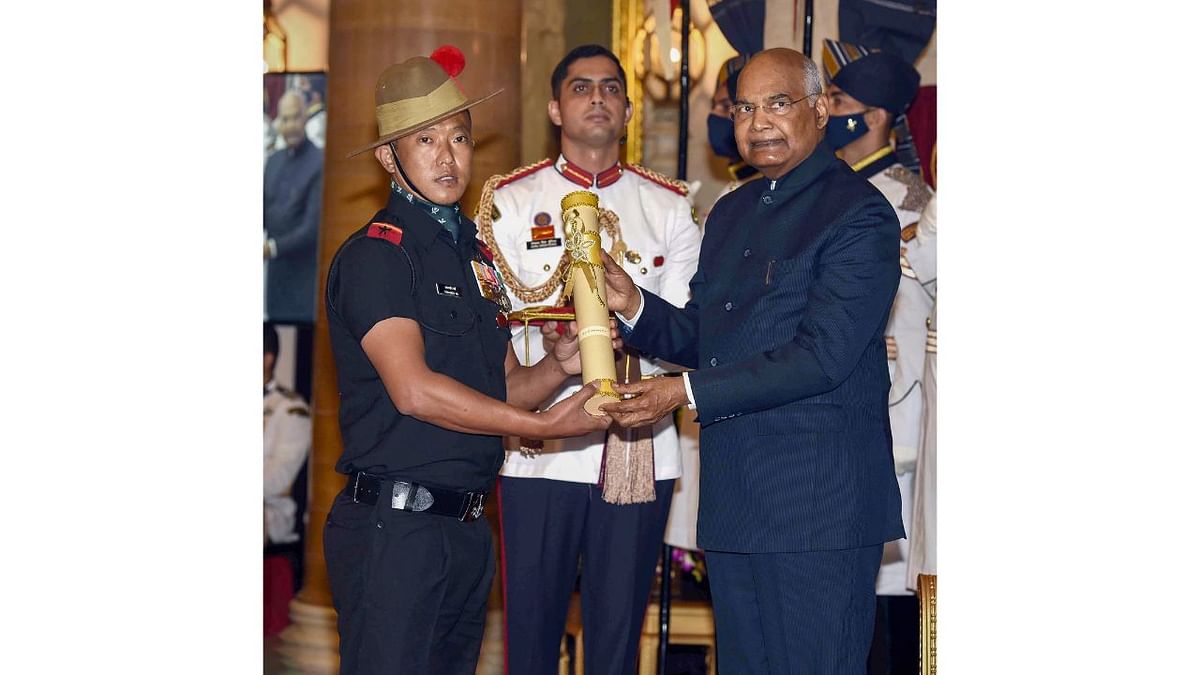 President Ram Nath Kovind presents the Padma Shri Award to Tarundeep Rai, at the Civil Investiture Ceremony-I, at Rashtrapati Bhavan in New Delhi. Credit: PIB