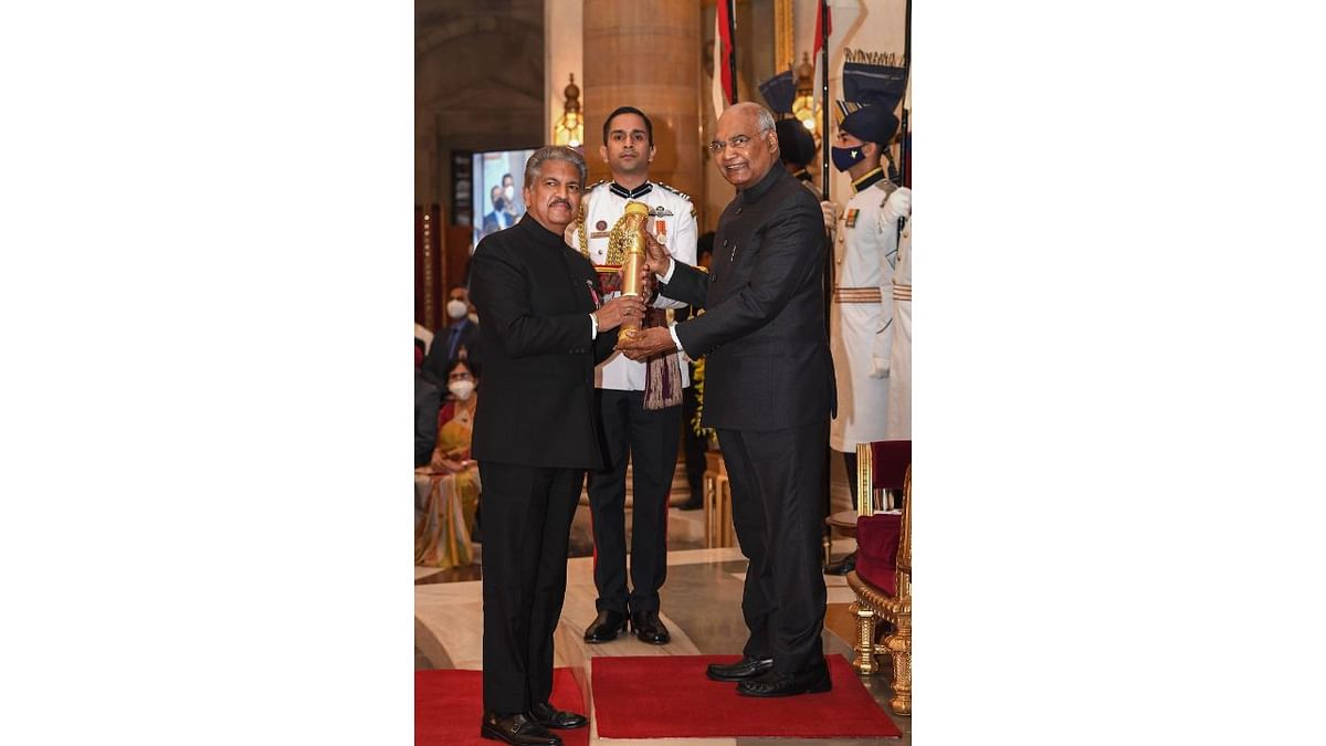 President Ram Nath Kovind presents the Padma Bhushan Award to to Anand Gopal Mahindra for Trade and Industry, at the Civil Investiture Ceremony-I, at Rashtrapati Bhavan, in New Delhi. Credit: PIB