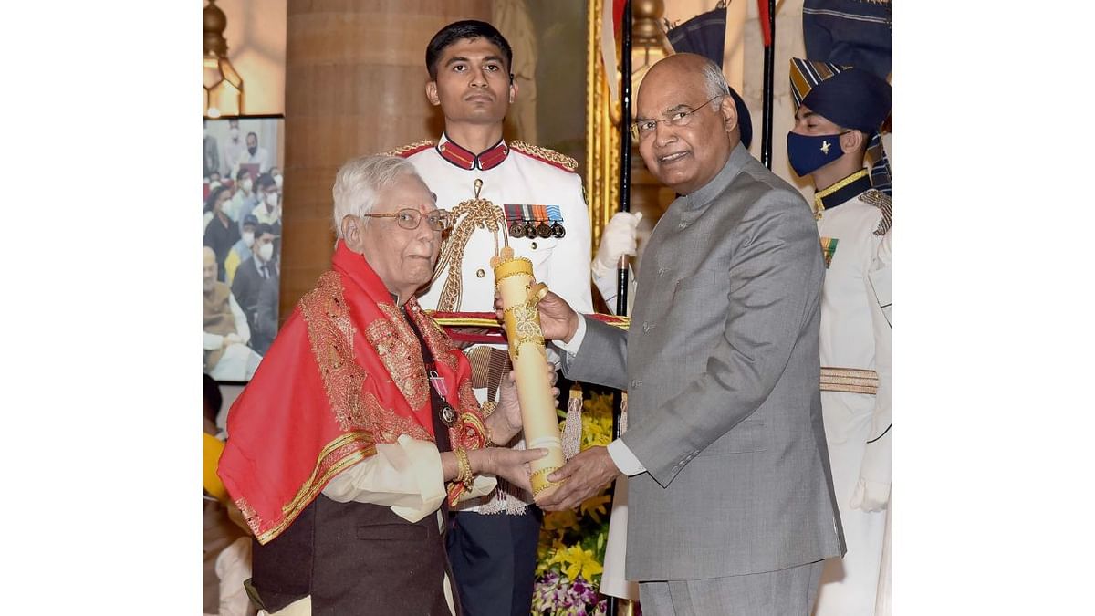 President Ram Nath Kovind presents the Padma Shri Award to Annavarapu Ramaswamy at the Civil Investiture Ceremony-III, at Rashtrapati Bhavan in New Delhi. Credit: PIB Photo