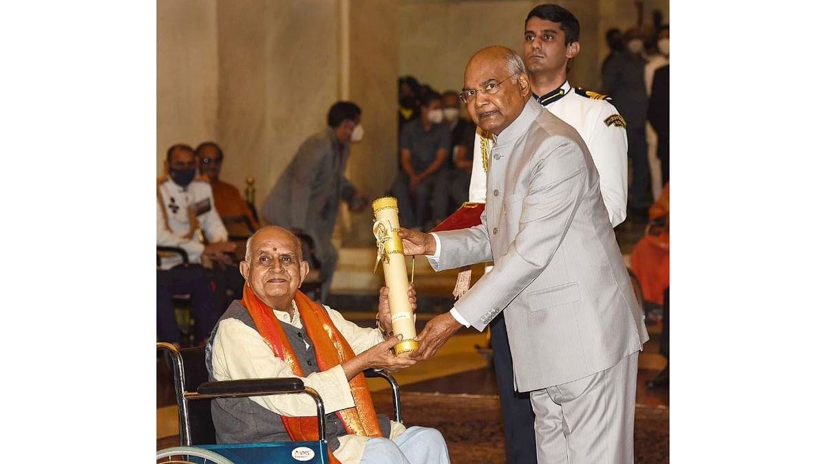 President Ram Nath Kovind presents the Padma Shri award to RL Kashyap during the Civil Investiture Ceremony-IV at Rashtrapati Bhawan in New Delhi. Credit: PIB Photo