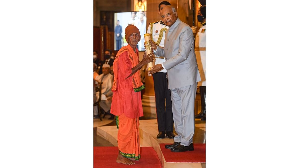 President Ram Nath Kovind presents the Padma Shri award to teacher Nanda Prusty during a ceremony at Rashtrapati Bhawan in New Delhi. Credit: Twitter/@rashtrapatibhvn