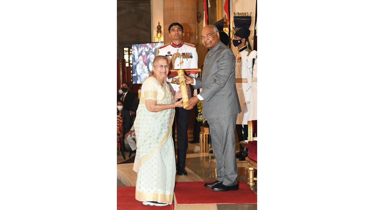 President Ram Nath Kovind presents the Padma Bhushan award to Sumitra Mahajan for Public Affairs. She is the former Speaker of Lok Sabha and an eminent Parliamentarian. She has a long and distinguished innings in Public service. Credit: Twitter/@rashtrapatibhvn