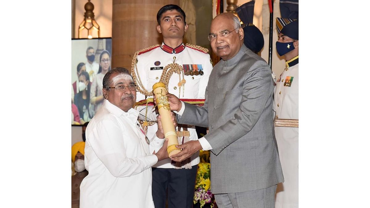 President Ram Nath Kovind presents the Padma Shri Award to K Kesavasamy at the Civil Investiture Ceremony-III, at Rashtrapati Bhavan in New Delhi. Credit: PIB Photo