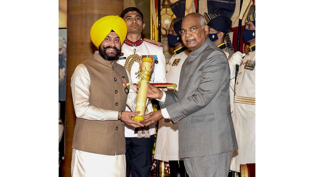 President Ram Nath Kovind presents the Padma Shri Award to Jitender Singh Shunty at the Civil Investiture Ceremony-III, at Rashtrapati Bhavan in New Delhi. Credit: PIB Photo