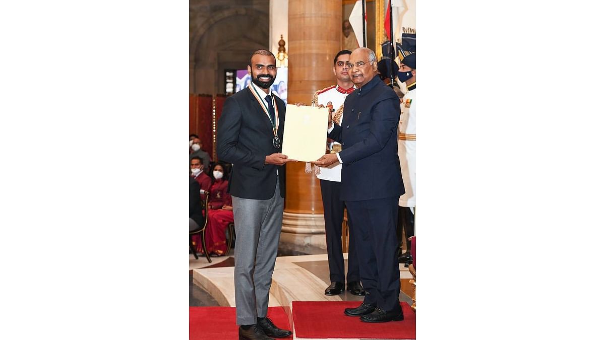President Kovind confers Major Dhyan Chand Khel Ratna Award 2021 to Sreejesh PR in recognition of his outstanding achievements in hockey in New Delhi. Credit: Twitter/@rashtrapatibhvn