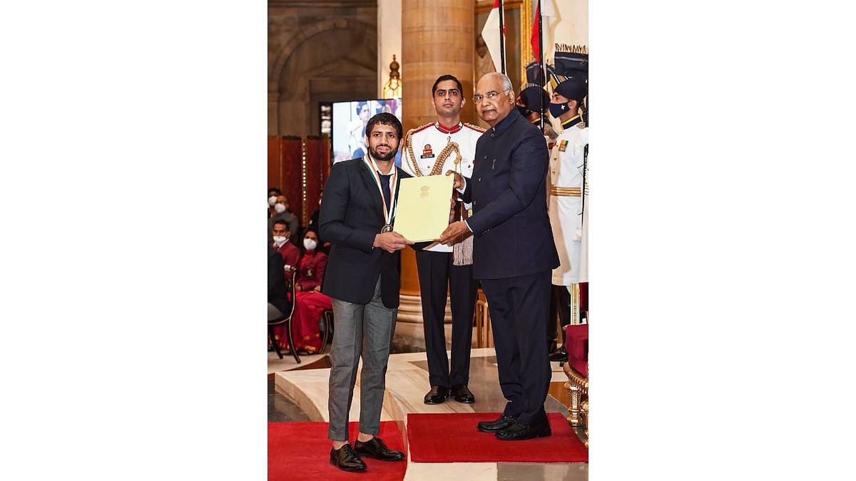 President Kovind confers Major Dhyan Chand Khel Ratna Award 2021 on Ravi Kumar in recognition of his outstanding achievements in wrestling in New Delhi. Credit: Twitter/@rashtrapatibhvn