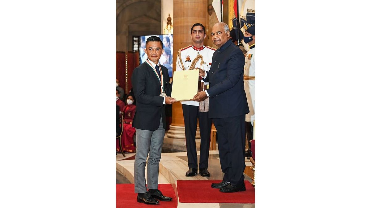 President Kovind confers Major Dhyan Chand Khel Ratna Award 2021 on Sunil Chhetri in recognition of his outstanding achievements in Football in New Delhi. Credit: Twitter/@rashtrapatibhvn